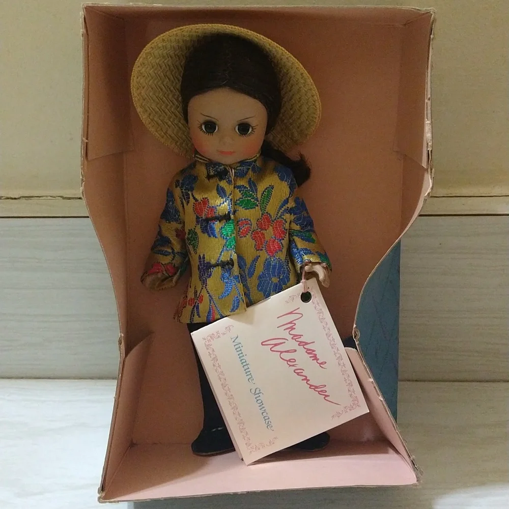 Vintage Madam Alexander Doll China #572 Original Box 8" - Picture 1 of 6